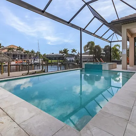 Waterfront Luxury, Heated Saltwater Pool & Spa, Dock, Tiki, Kayaks - Villa Tarpon Time - Roelens